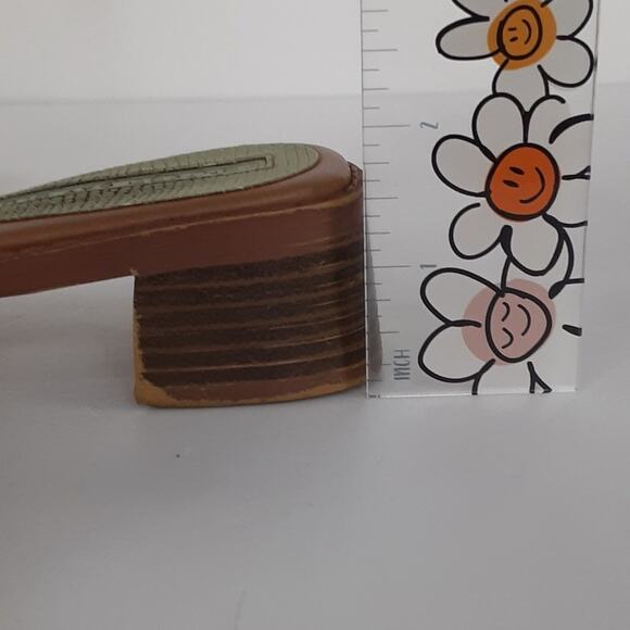 Montego Bay Club Block Heel Sandals Leather Medallion Thong Heels Lime Green 6 - Picture 10 of 10